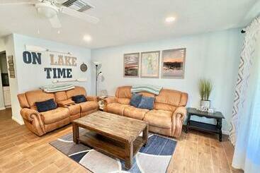 ツーリストアパートメント Lake Vibe Hangout “on Lake Time” Lake Placid Fl, Lake Huntley