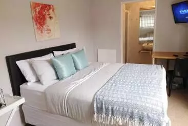 Bed and Breakfast Cottage On Clarke