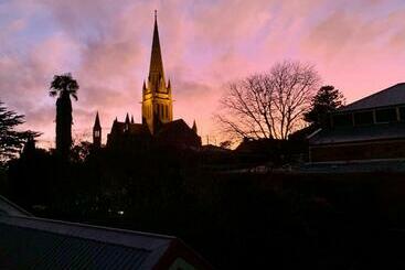 ツーリストアパートメント Luxury Inner City Townhouse