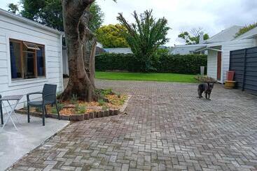 پانسیون 33 On Smuts Selborne