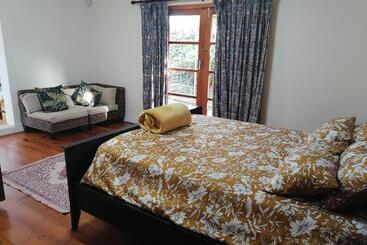 פנסיון 33 On Smuts Selborne