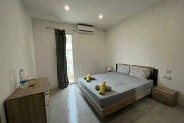 بنسيون City Center Properties Modern & Bright Room With Ac And Ensuite Bathroom Room 2