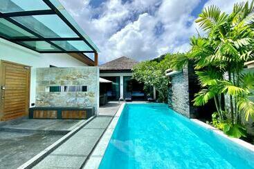 Turistihuoneistot Kamala Private Swimming Pool Villa