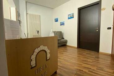 Uria Rooms & Suite B&b