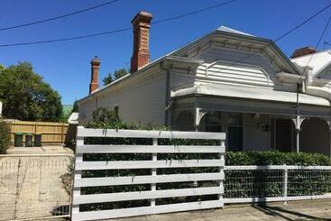 דירות לתיירים Betty The Renovated Ballarat Home   Central And Warm