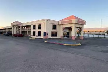 هتل Baymont Inn By Wyndham Odessa University Area