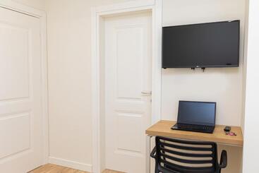 B&b Champagne, Vlore Bay