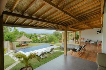 تختخواب و صبحانه Fabulous Place Lombok