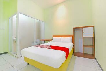 Szálloda Oyo 91351 87 Guest House