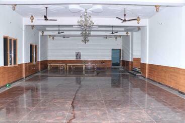 Hotel Pop Angoori Farm House