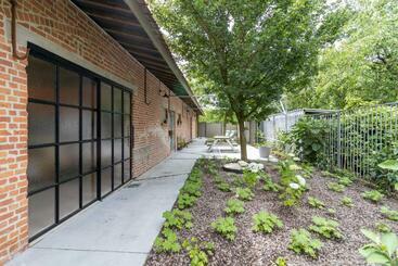 تختخواب و صبحانه Kroost