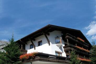 Aamiaismajoitus (B&B) Quality Hosts Arlberg Afoch Fei Das Landhaus