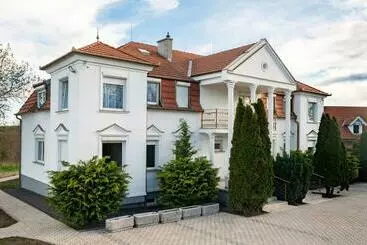 Aamiaismajoitus (B&B) Villa Lilith Smart