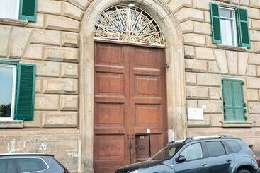 تختخواب و صبحانه Mareluna Rooms