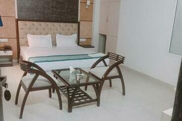 Aero Home Stay  Bed & Breakfast