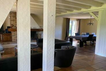 דירות לתיירים Grande Maison Avec Piscine Privée