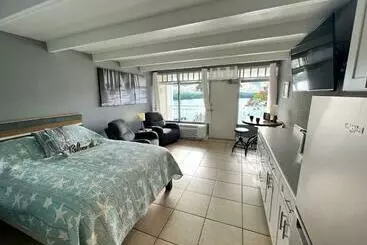 Huoneistohotelli Little Harbor #205 The Place To Stay