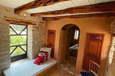 פונדק Atlantis 12, Maison d'hôtes et d'art