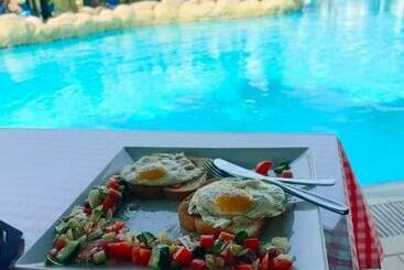 هتل آپارتمان Herrmes Hostel