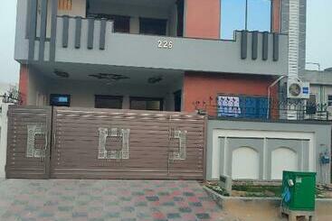 هتل Lavish Inn Islamabad