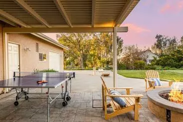 ツーリストアパートメント Willow By Avantstay Mountain Views   See Hot Air Balloons From Pool