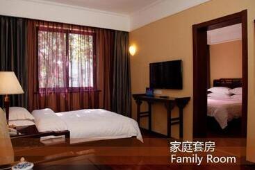 Otel Hujialou Hot Spring