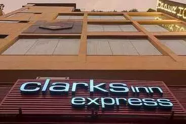 ホテル Clarks Inn Express Ludhiana