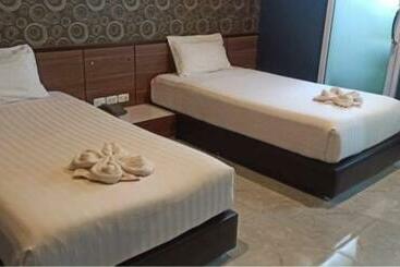 هتل آپارتمان Theliving Surat