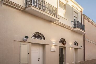 هتل آپارتمان Filia Solis   Old Town Suites & Spa