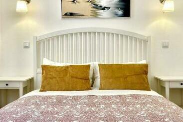 호스텔 Pirata Milfontes Guest House