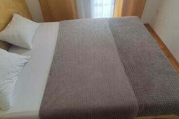 ユースホステル Aerodromske Sobe