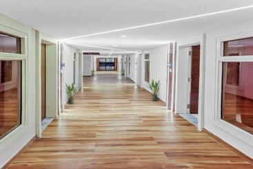 Hotel Super Capital O Silkroute Palaace