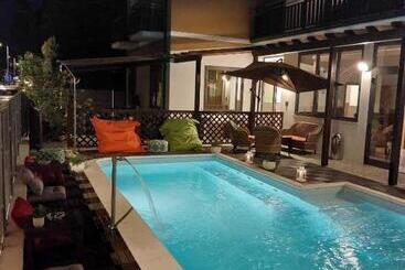 هتل Maison Des Roses