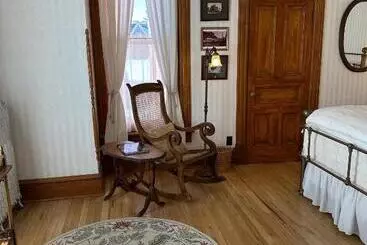 Gable House Bed And Breakfast Inn