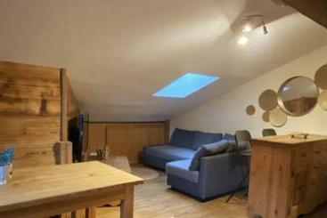 ツーリストアパートメント Joli Appartement Type Chalet : Balcon Et Belle Vue