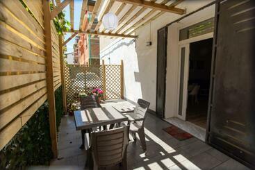 Жильё для туристов Living Room Schiavonea