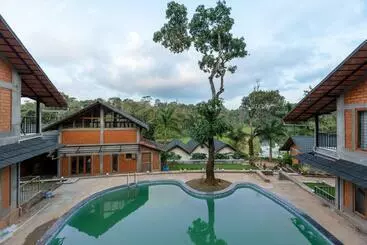 Nocleg ze śniadaniem Iris, Scenic 1 Br Cottage With Pool By Roamhome