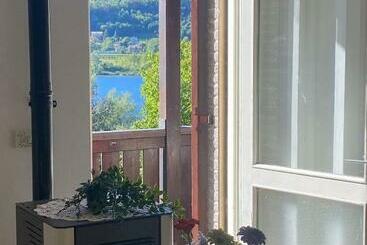 ツーリストアパートメント Romantica Terrazza Sul Lago