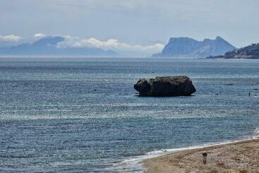 Turist apartmanları Beachfront, Top Floor Corner 2 Bed, Estepona Paseo