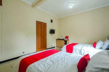ホテル Reddoorz @ Kisaran Kota