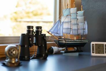 Жильё для туристов Von Stieglitz Cottage Cheerful Coastal Authentic