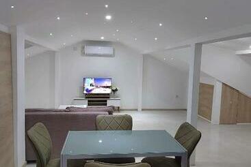 Appartements touristiques Anton Lux Apartment