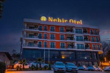 游客公寓 Nehi̇r Otel