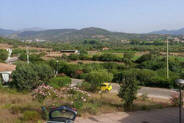דירות לתיירים Muriscuvo  Casa Con Giardino E Vista Mare Al Borgo Di Budoni
