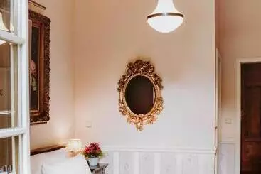 هتل The Gate Garden