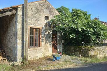 דירות לתיירים Converted Medieval Chapel Gite In Limousin Country