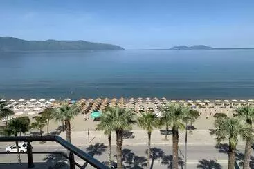 آپارتمان‌های توریست‌ها Dorians Seaview Suite