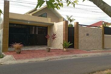 דירות לתיירים Rumah Sriwijaya V No 12a