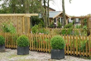 דירות לתיירים Stunning 2 Bedroom Log Cabin