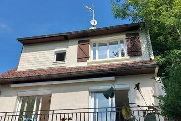 Жильё для туристов Chalet Fleuve Avec Parking Barbecue